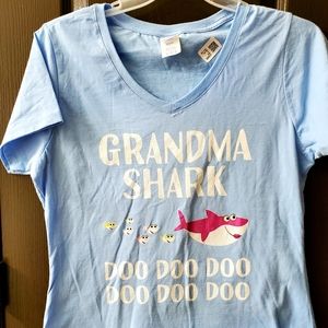 Grandma Shark graphix t-shirt L